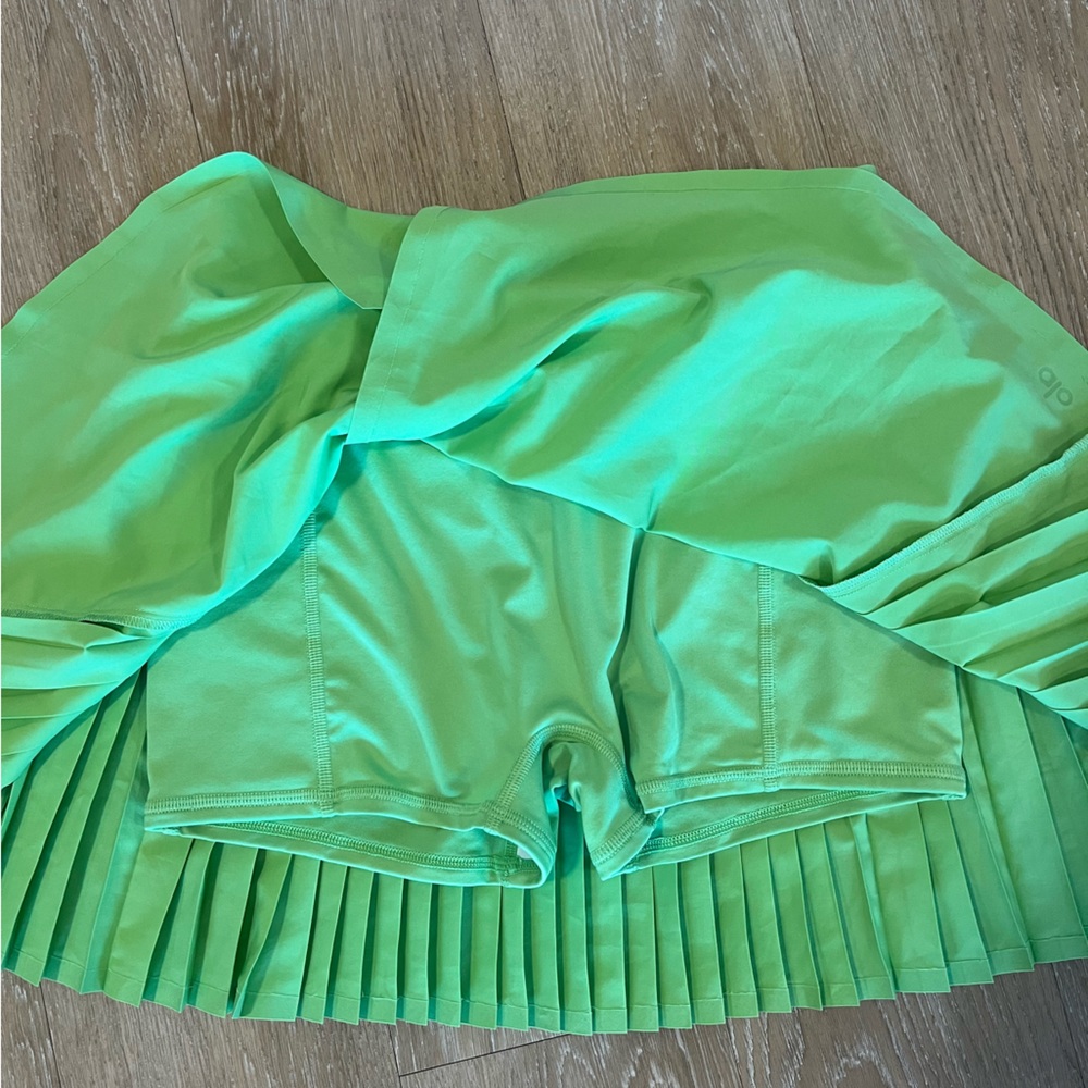 Alo Aces Tennis Skirt - Green
Apple size medium - Picture 6 of 6
